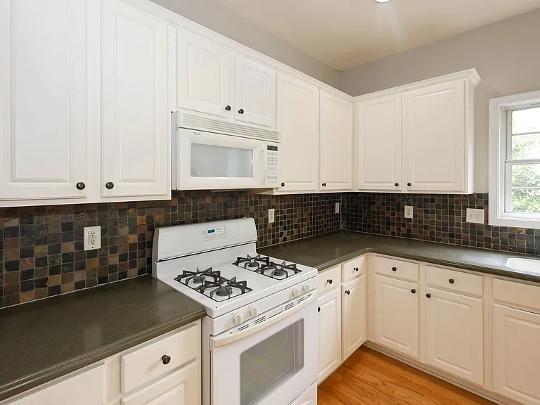 2895 Haynes Club Cir SW — Photo 12
