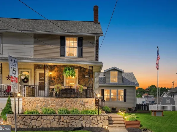22 Spruce St, Pine Grove, PA 17963