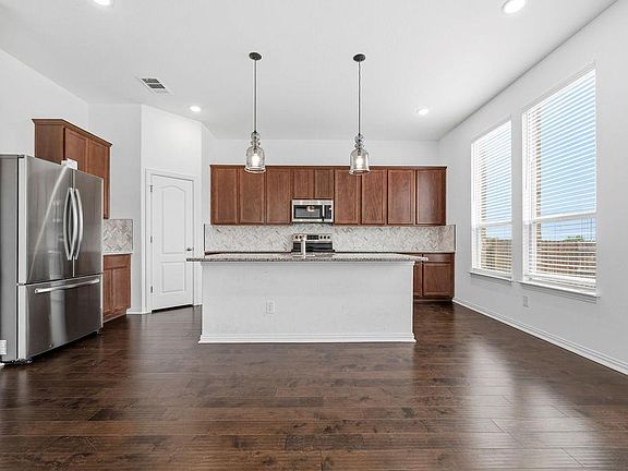 4th image of 1005 Ridge Runner Dr