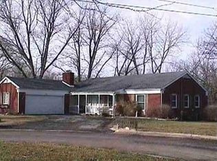 209 Burning Tree Dr, Pekin, IL 61554