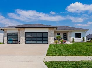 2802 NE Brentwood Cir, Grimes, IA 50111