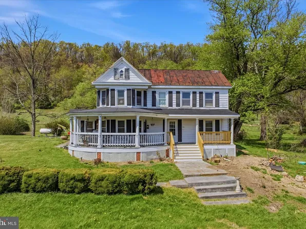 92 English Muffin Way, Berkeley Springs, WV 25411