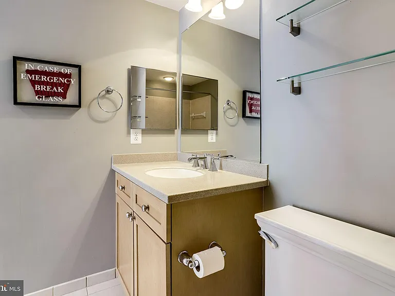 1115 Cameron St #208 — Photo 46