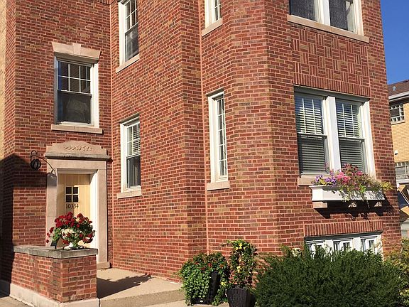2nd image of 10334 Chaucer St #2