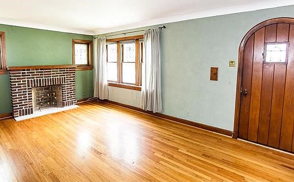 2nd image of 1521 Louisville Ave
