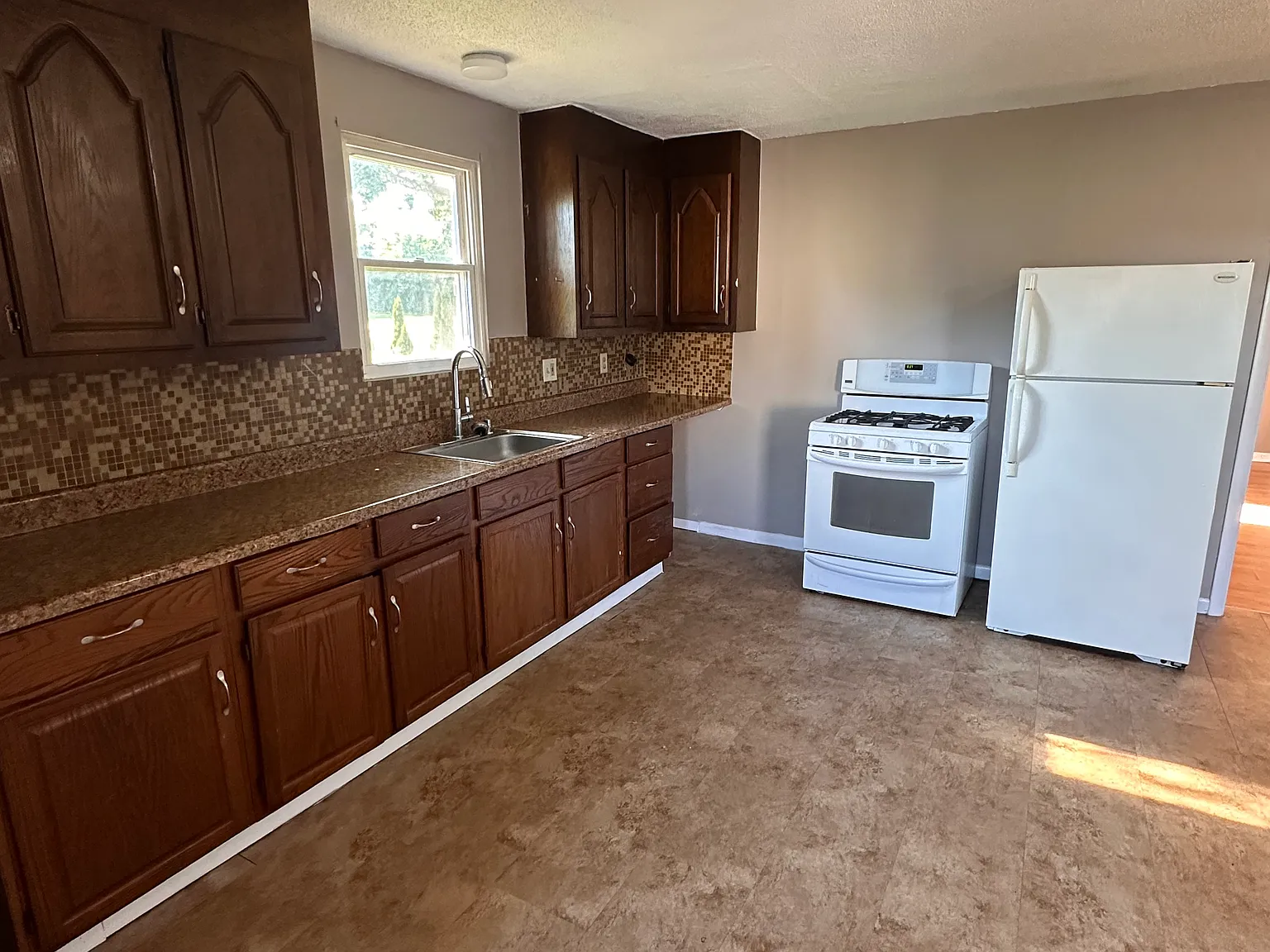 2 bed, 1.5 bath, 1300 sqft, $1,695 — Photo 1
