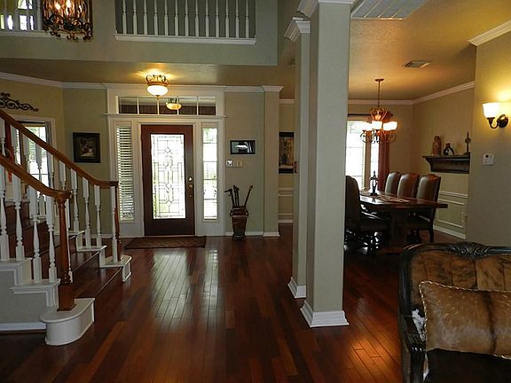Spacious open floor plan great for entertaining.