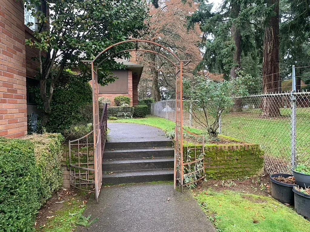 2 bed, 1950 sqft, $2,400 — Photo 2