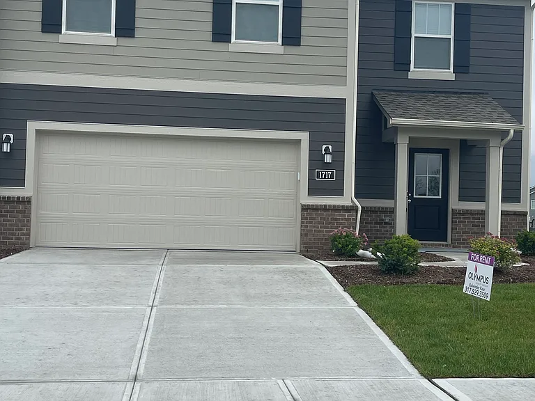 1717 Woods Edge Dr — Photo 1