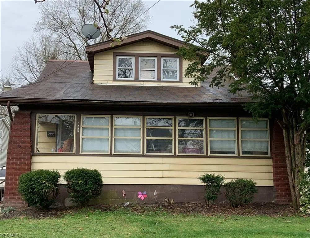 140 Como Ave photo 1