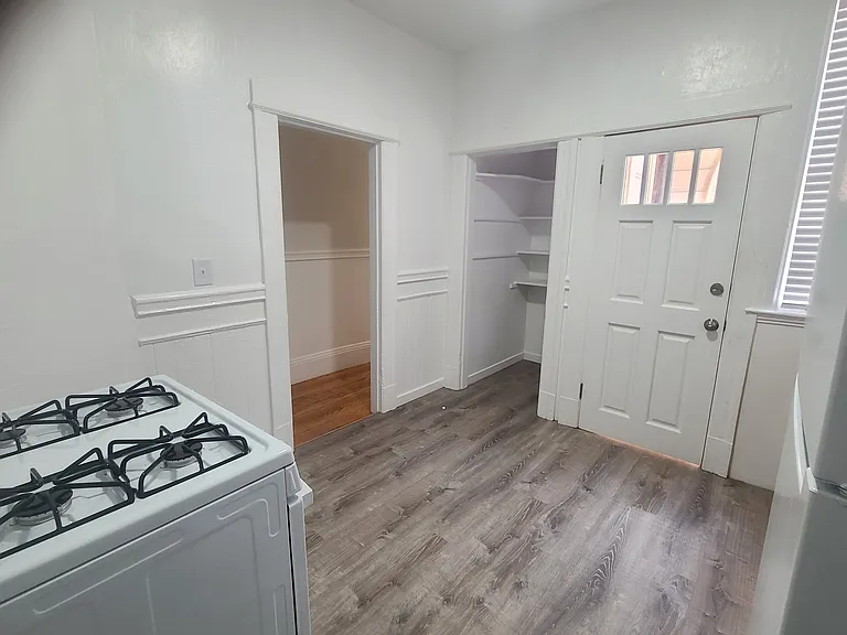 2407 Bryant St — Photo 5