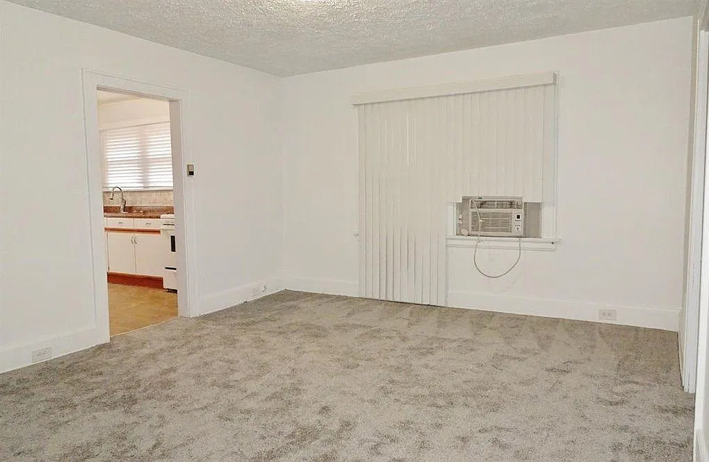 2 bed, 836 sqft, $1,050 — Photo 2