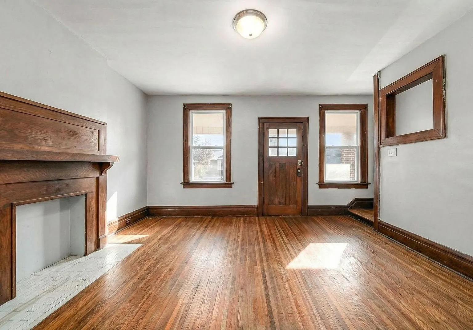 3 bed, 1.0 bath, $1,415 — Photo 1