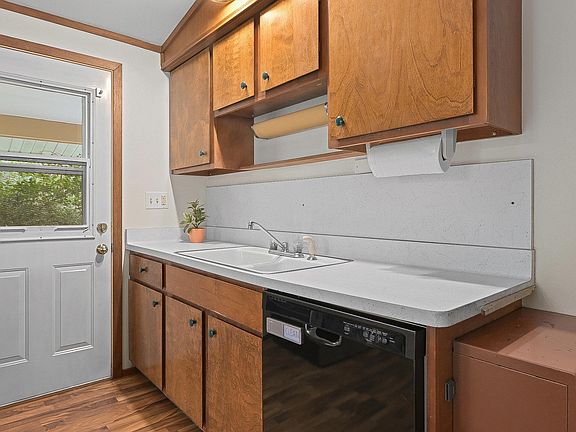 3rd image of 320 2nd St S