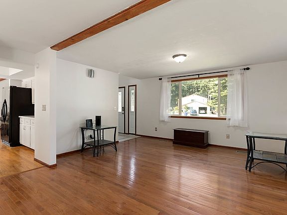 5th image of 1224 NE Sealth Pl