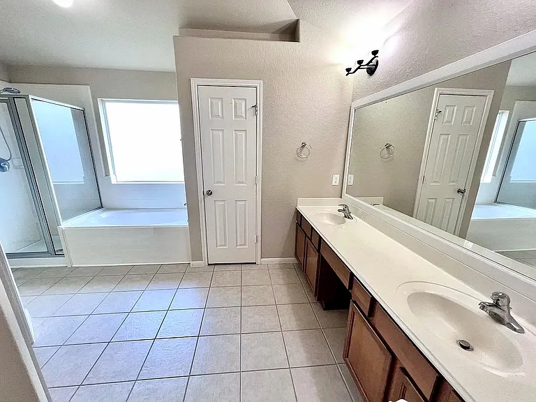 9923 Bronze Mill Ln — Photo 14
