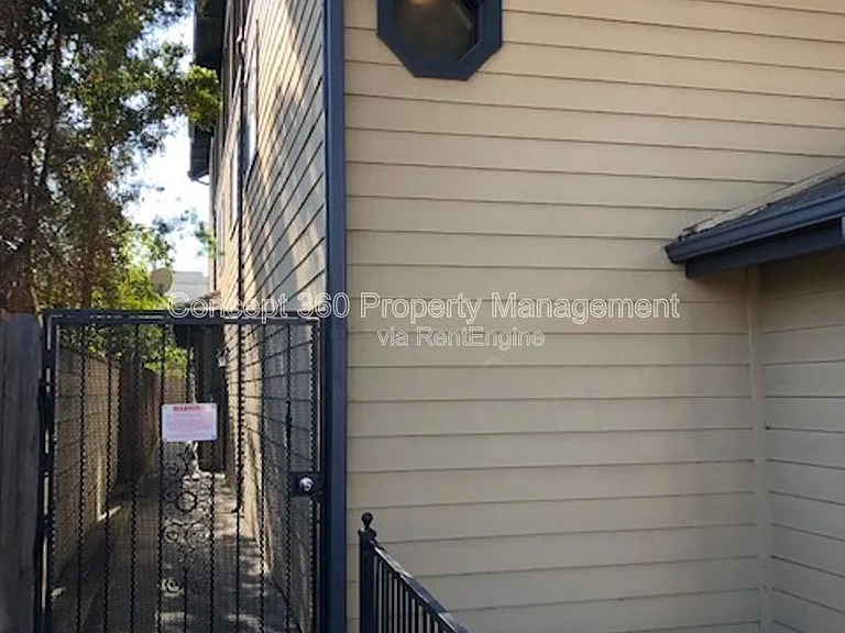 2934 E 11th St #101 — Photo 3