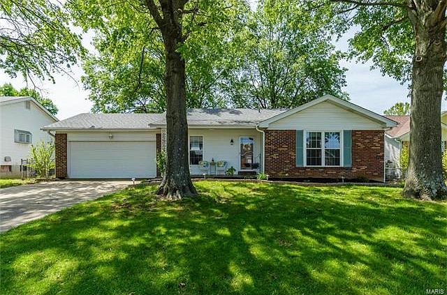 2nd image of 3040 Country Knoll Dr