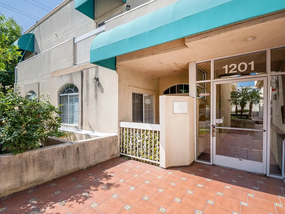 1201 Viola Ave #103
