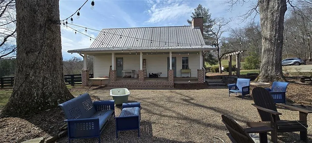 2 bed, 2.5 bath, 1188 sqft, $2,350 — Photo 1
