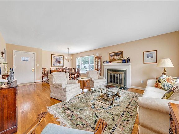 3rd image of 2716 Deerfield Rd SW