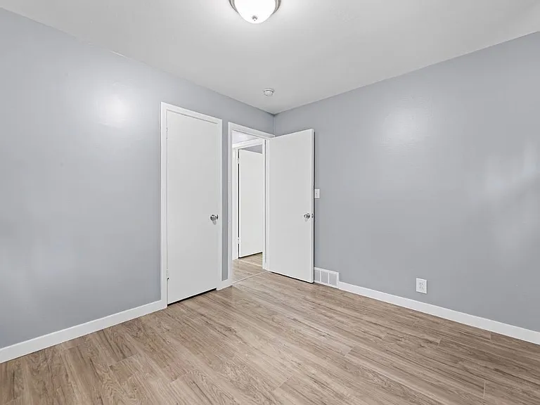 2464 Stieber St — Photo 10