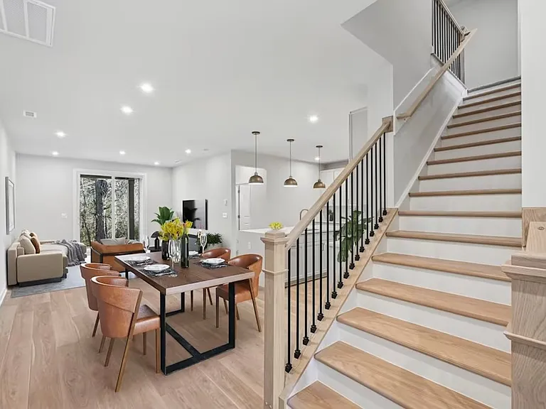 228 Oak Summit Pl — Photo 2