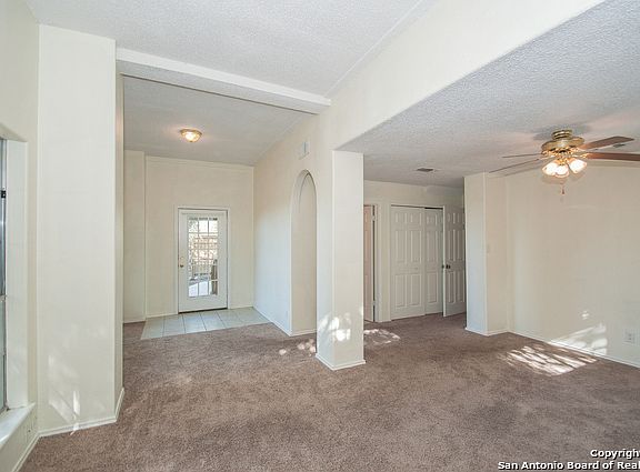 5th image of 976 Skyline Dr