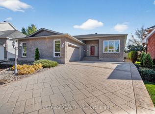 7 Eagle Chase Ct, Ottawa, ON K2J3N5