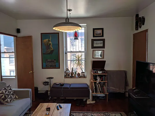 Rented by City Vista Inc | media 6