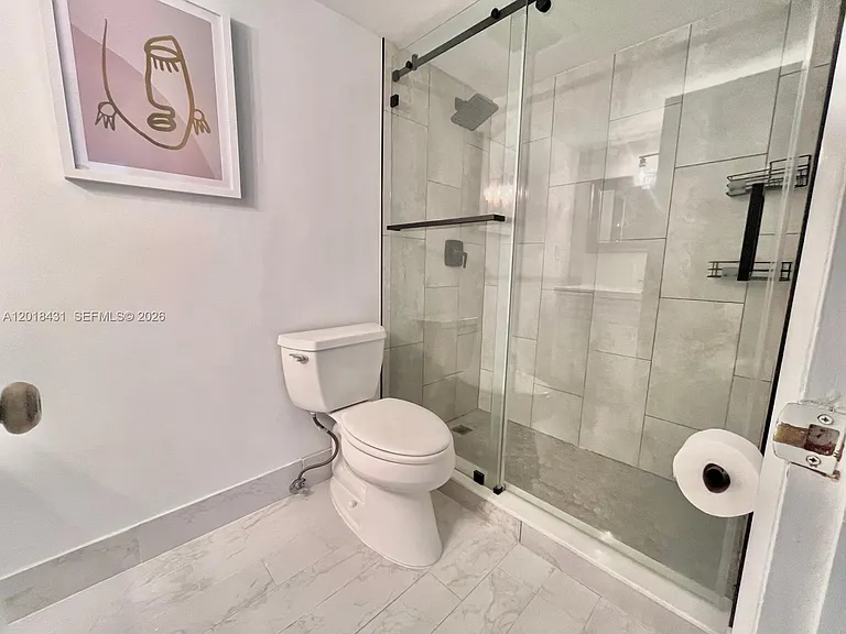 5838 Collins Ave #2D — Photo 15