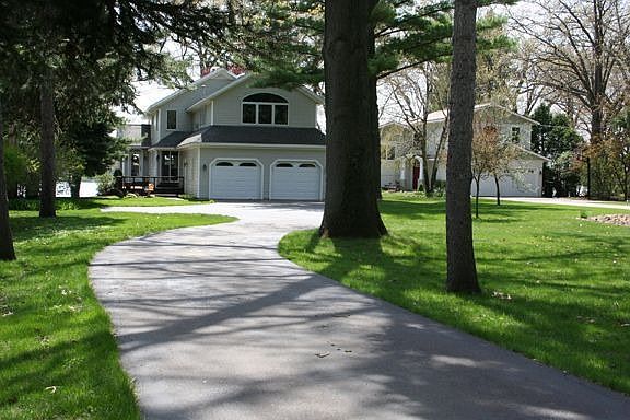 3rd image of 732 N Shore Dr