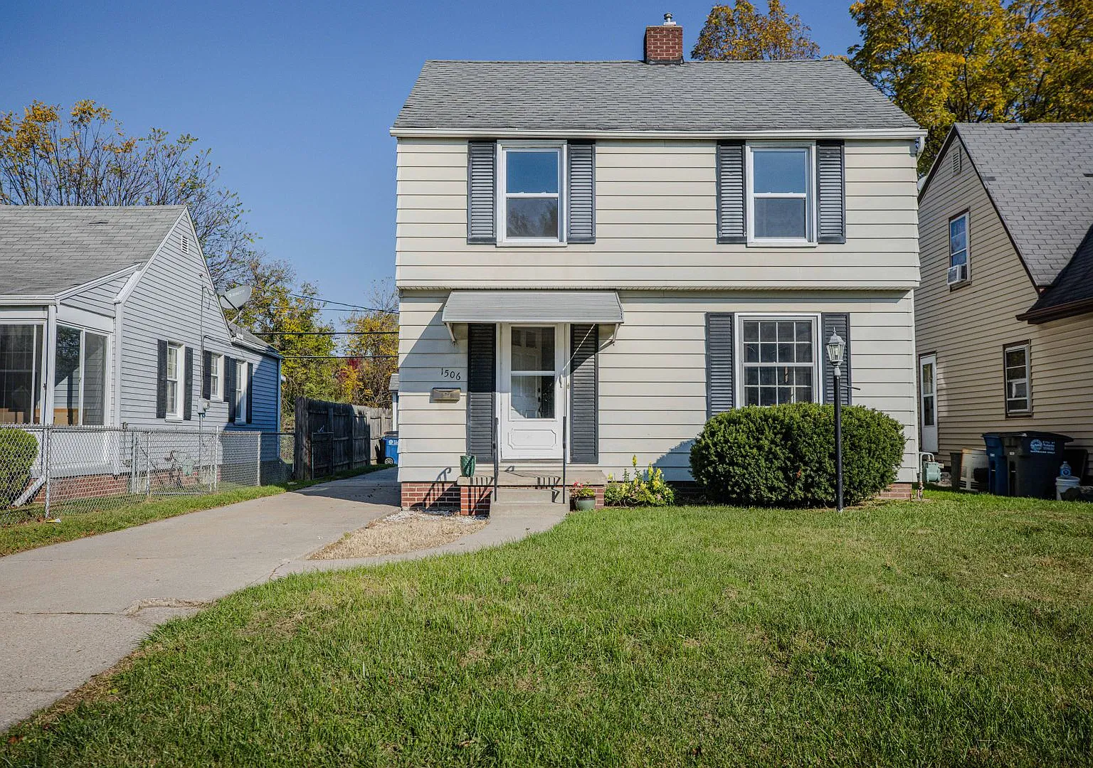 Gorgeous three bedroom home with A/C, garage, extra storage shed, fenced in back yard, basement — Photo 1