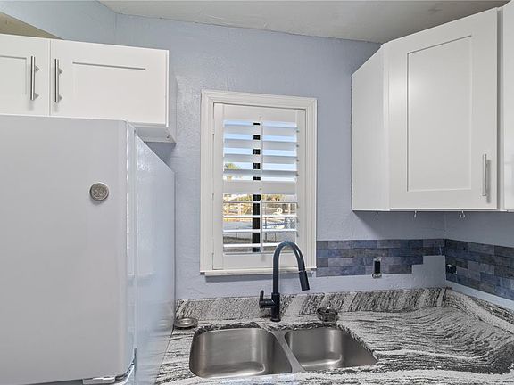 5th image of 1836 N CRYSTAL LAKE DRIVE #19