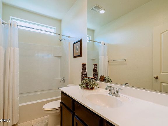 4th image of 760 W Silver Reef Dr