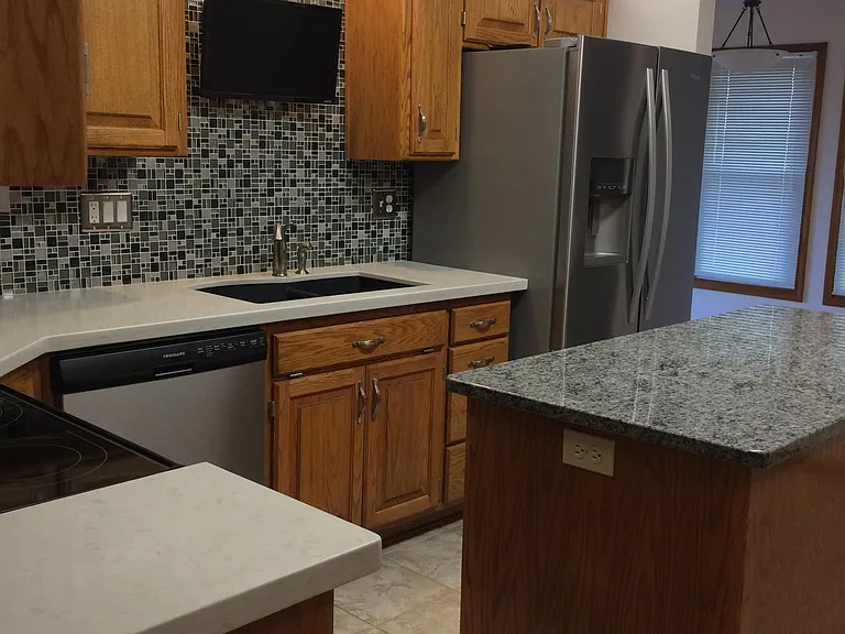 1200 NE Franklin Dr — Photo 14