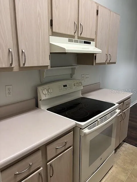 2 bed, 2.0 bath, 899 sqft, $1,495 — Photo 4