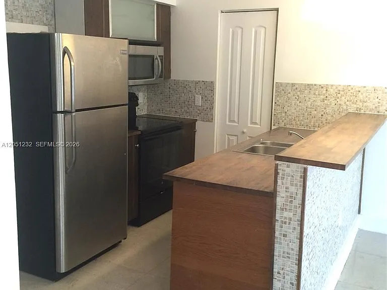 7025 Rue Granville #1 — Photo 5