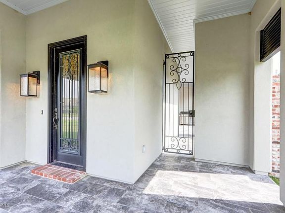 5th image of 310 Dunvegan Ct
