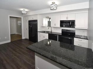 34 Songbird Ln, Farmington, CT 06032