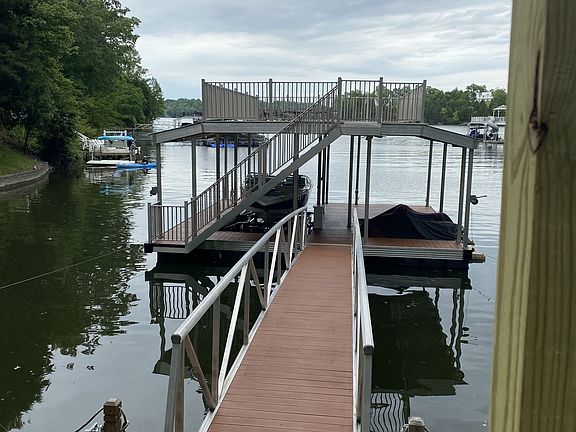 4th image of 886 Hopkins Ln