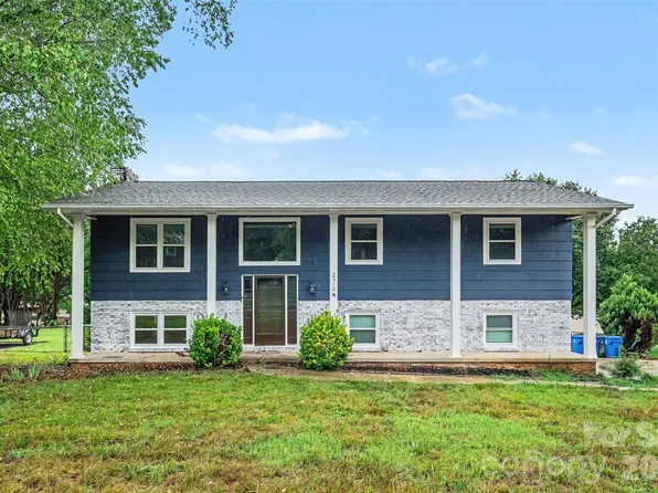 2310 24th Ave NE, Hickory, NC 28601