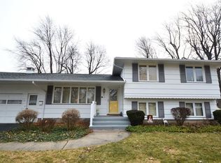 28 Abby Ln, Rochester, NY 14606