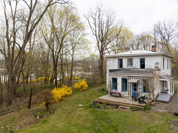 225 Barrytown Rd, Red Hook, NY 12507