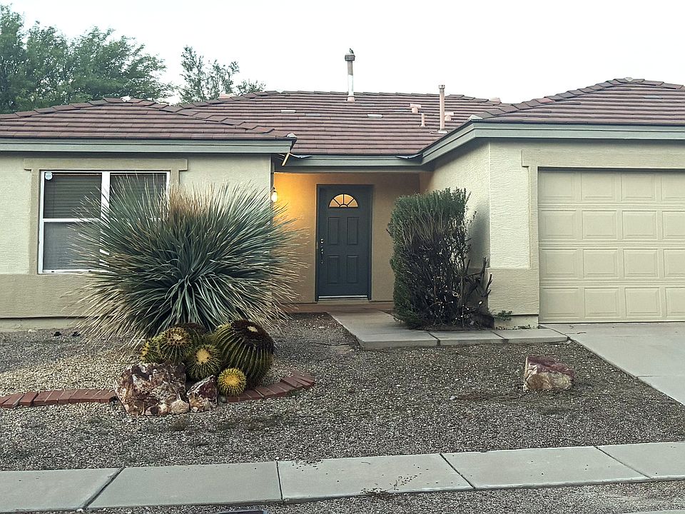 Private corner lot