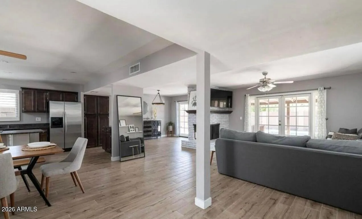 4 bed, 2.0 bath, 1760 sqft, $3,000 — Photo 4