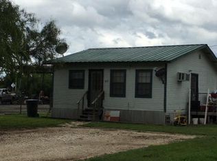 414 E Daniel St, Uvalde, TX 78801