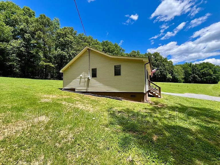 1719 Reed Rd — Photo 5