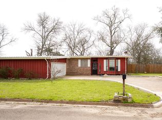 1302 Hooks St, Crockett, TX 75835