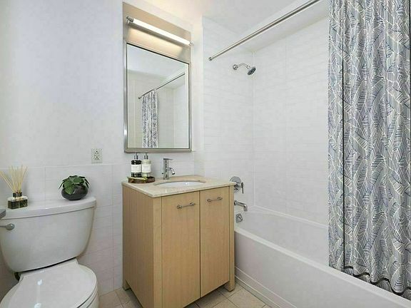 5th image of 88 Leonard St APT 625
